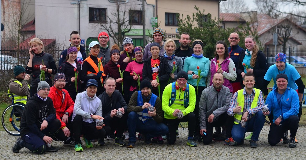 Biegacze na starcie 225. parkrun-u w Skierniewicach. fot. Agata Janecka, Tomasz Piotrowiak, Paweł Piorun